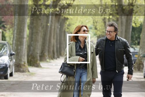 Huizen 15 mei 2021
Marco Borsato en Leontien Borsato vertrekken vanuit Huizen naar de verjaardag van Leco