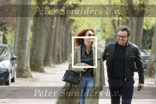 Huizen 15 mei 2021
Marco Borsato en Leontien Borsato vertrekken vanuit Huizen naar de verjaardag van Leco