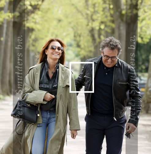 Huizen 15 mei 2021
Marco Borsato en Leontien Borsato vertrekken vanuit Huizen naar de verjaardag van Leco