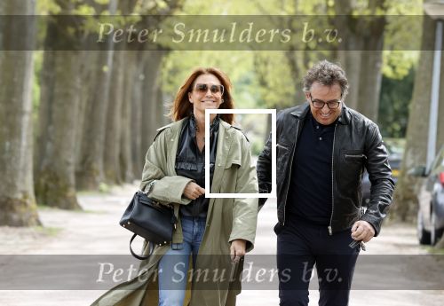 Huizen 15 mei 2021
Marco Borsato en Leontien Borsato vertrekken vanuit Huizen naar de verjaardag van Leco