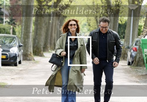 Huizen 15 mei 2021
Marco Borsato en Leontien Borsato vertrekken vanuit Huizen naar de verjaardag van Leco