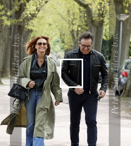 Huizen 15 mei 2021
Marco Borsato en Leontien Borsato vertrekken vanuit Huizen naar de verjaardag van Leco