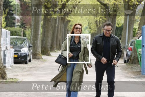 Huizen 15 mei 2021
Marco Borsato en Leontien Borsato vertrekken vanuit Huizen naar de verjaardag van Leco