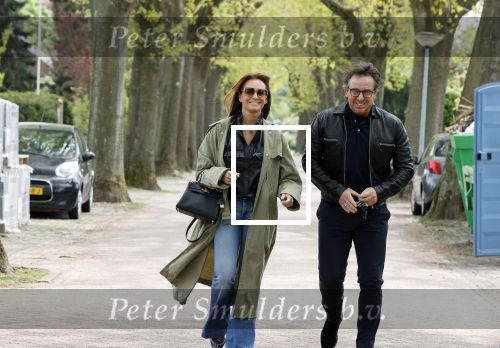 Huizen 15 mei 2021
Marco Borsato en Leontien Borsato vertrekken vanuit Huizen naar de verjaardag van Leco