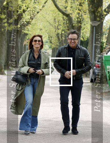 Huizen 15 mei 2021
Marco Borsato en Leontien Borsato vertrekken vanuit Huizen naar de verjaardag van Leco