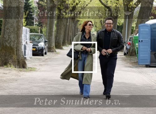 Huizen 15 mei 2021
Marco Borsato en Leontien Borsato vertrekken vanuit Huizen naar de verjaardag van Leco