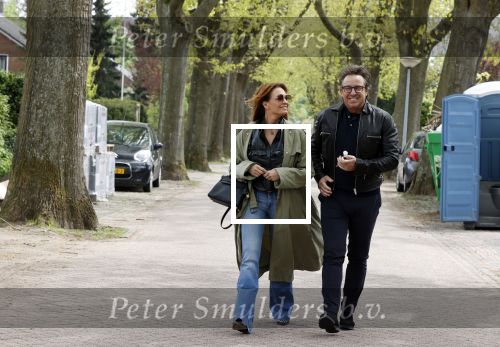 Huizen 15 mei 2021
Marco Borsato en Leontien Borsato vertrekken vanuit Huizen naar de verjaardag van Leco