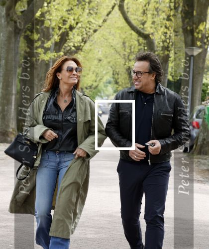 Huizen 15 mei 2021
Marco Borsato en Leontien Borsato vertrekken vanuit Huizen naar de verjaardag van Leco