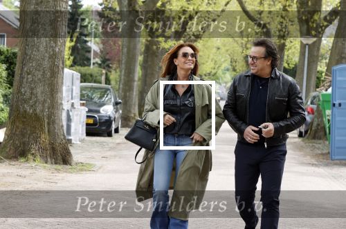 Huizen 15 mei 2021
Marco Borsato en Leontien Borsato vertrekken vanuit Huizen naar de verjaardag van Leco