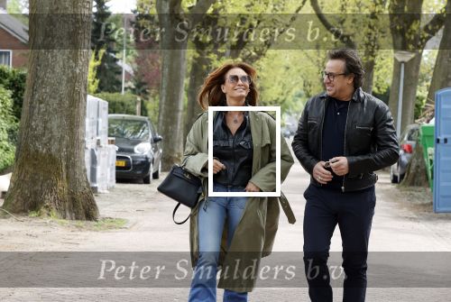Huizen 15 mei 2021
Marco Borsato en Leontien Borsato vertrekken vanuit Huizen naar de verjaardag van Leco