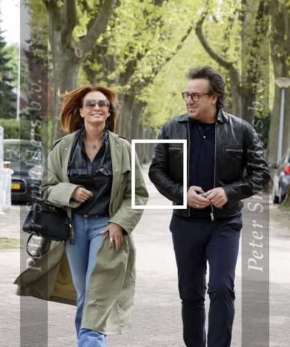 Huizen 15 mei 2021
Marco Borsato en Leontien Borsato vertrekken vanuit Huizen naar de verjaardag van Leco