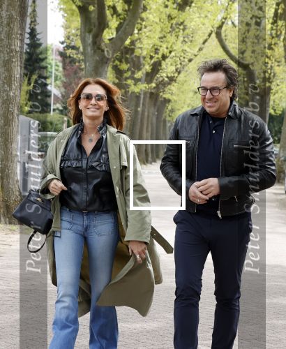 Huizen 15 mei 2021
Marco Borsato en Leontien Borsato vertrekken vanuit Huizen naar de verjaardag van Leco