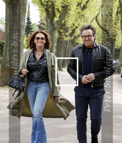 Huizen 15 mei 2021
Marco Borsato en Leontien Borsato vertrekken vanuit Huizen naar de verjaardag van Leco