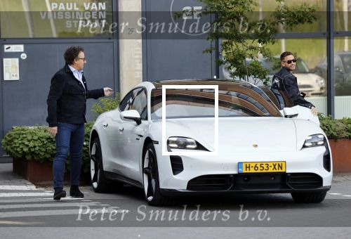 Amsterdam 12 mei 2021
Marco Borsato en Rolf Sanchez arriveren in de porsche Taycan bij Q music
