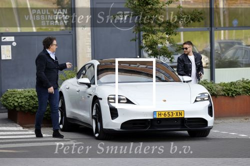 Amsterdam 12 mei 2021
Marco Borsato en Rolf Sanchez arriveren in de porsche Taycan bij Q music