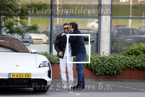Amsterdam 12 mei 2021
Marco Borsato en Rolf Sanchez arriveren in de porsche Taycan bij Q music