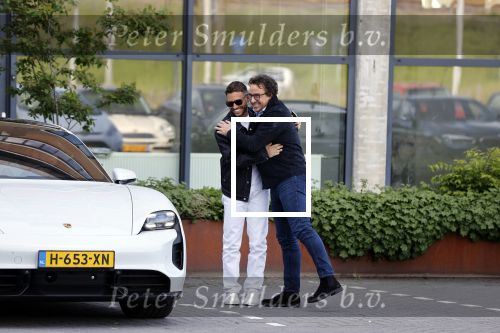 Amsterdam 12 mei 2021
Marco Borsato en Rolf Sanchez arriveren in de porsche Taycan bij Q music