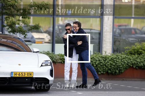 Amsterdam 12 mei 2021
Marco Borsato en Rolf Sanchez arriveren in de porsche Taycan bij Q music