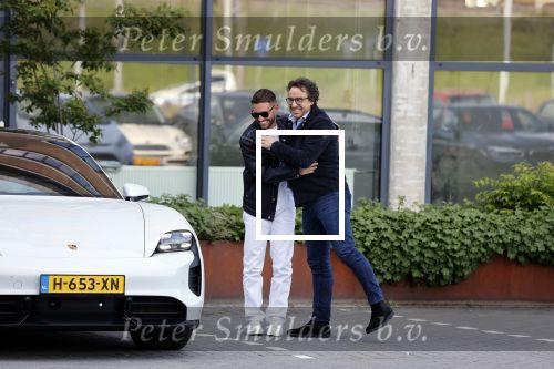Amsterdam 12 mei 2021
Marco Borsato en Rolf Sanchez arriveren in de porsche Taycan bij Q music