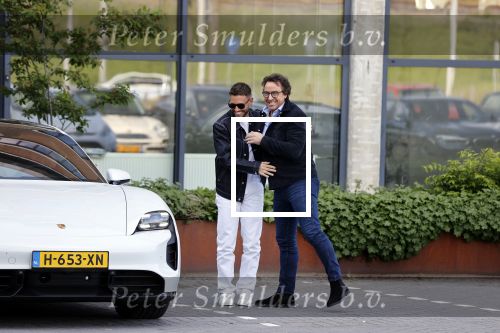 Amsterdam 12 mei 2021
Marco Borsato en Rolf Sanchez arriveren in de porsche Taycan bij Q music