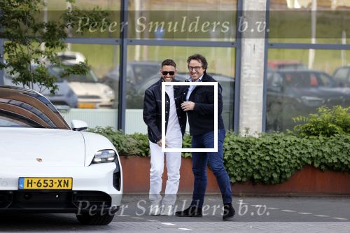 Amsterdam 12 mei 2021
Marco Borsato en Rolf Sanchez arriveren in de porsche Taycan bij Q music