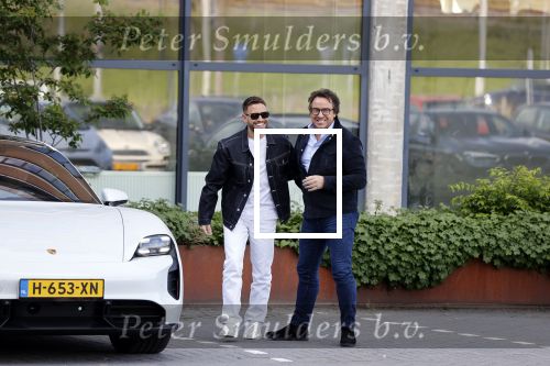Amsterdam 12 mei 2021
Marco Borsato en Rolf Sanchez arriveren in de porsche Taycan bij Q music