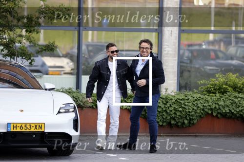 Amsterdam 12 mei 2021
Marco Borsato en Rolf Sanchez arriveren in de porsche Taycan bij Q music