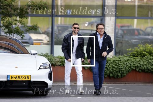Amsterdam 12 mei 2021
Marco Borsato en Rolf Sanchez arriveren in de porsche Taycan bij Q music