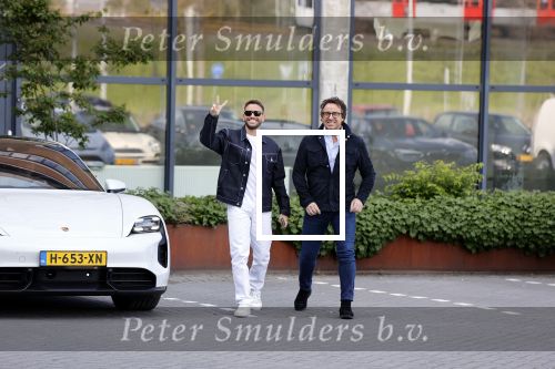 Amsterdam 12 mei 2021
Marco Borsato en Rolf Sanchez arriveren in de porsche Taycan bij Q music