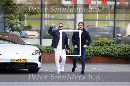 Amsterdam 12 mei 2021
Marco Borsato en Rolf Sanchez arriveren in de porsche Taycan bij Q music