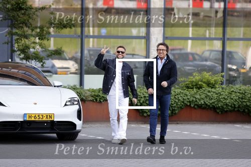 Amsterdam 12 mei 2021
Marco Borsato en Rolf Sanchez arriveren in de porsche Taycan bij Q music