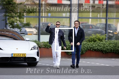 Amsterdam 12 mei 2021
Marco Borsato en Rolf Sanchez arriveren in de porsche Taycan bij Q music