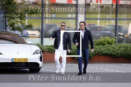 Amsterdam 12 mei 2021
Marco Borsato en Rolf Sanchez arriveren in de porsche Taycan bij Q music