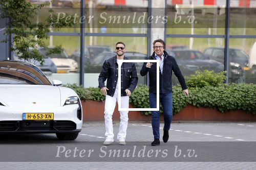 Amsterdam 12 mei 2021
Marco Borsato en Rolf Sanchez arriveren in de porsche Taycan bij Q music