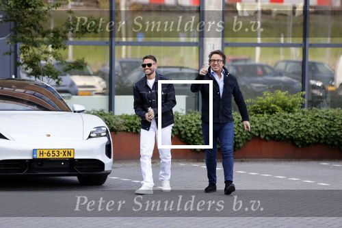 Amsterdam 12 mei 2021
Marco Borsato en Rolf Sanchez arriveren in de porsche Taycan bij Q music