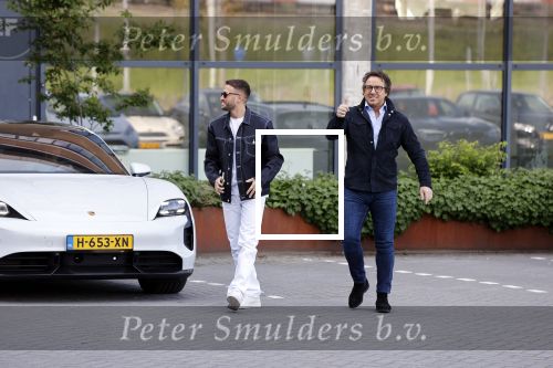 Amsterdam 12 mei 2021
Marco Borsato en Rolf Sanchez arriveren in de porsche Taycan bij Q music