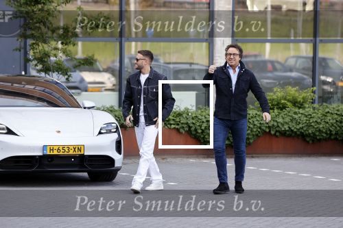 Amsterdam 12 mei 2021
Marco Borsato en Rolf Sanchez arriveren in de porsche Taycan bij Q music