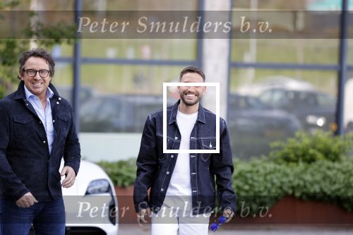 Amsterdam 12 mei 2021
Marco Borsato en Rolf Sanchez arriveren in de porsche Taycan bij Q music