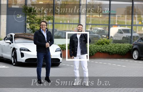 Amsterdam 12 mei 2021
Marco Borsato en Rolf Sanchez arriveren in de porsche Taycan bij Q music