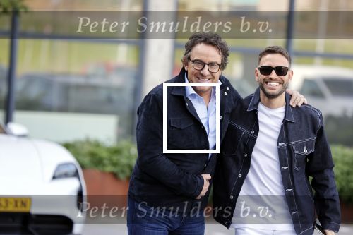 Amsterdam 12 mei 2021
Marco Borsato en Rolf Sanchez arriveren in de porsche Taycan bij Q music