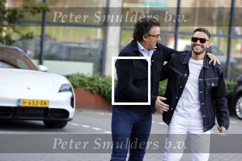 Amsterdam 12 mei 2021
Marco Borsato en Rolf Sanchez arriveren in de porsche Taycan bij Q music