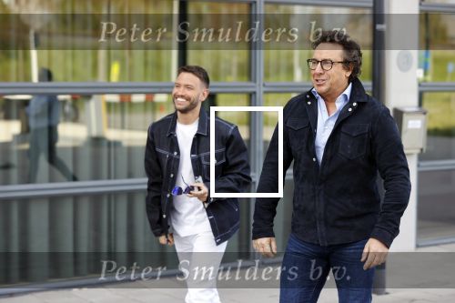 Amsterdam 12 mei 2021
Marco Borsato en Rolf Sanchez arriveren in de porsche Taycan bij Q music