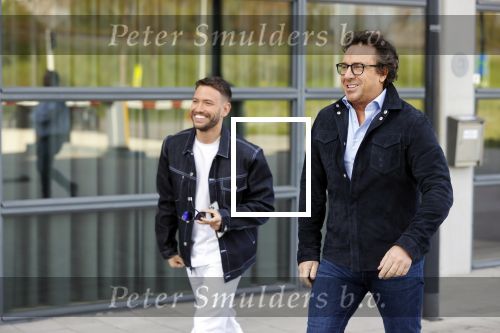 Amsterdam 12 mei 2021
Marco Borsato en Rolf Sanchez arriveren in de porsche Taycan bij Q music