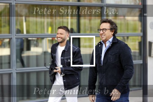 Amsterdam 12 mei 2021
Marco Borsato en Rolf Sanchez arriveren in de porsche Taycan bij Q music