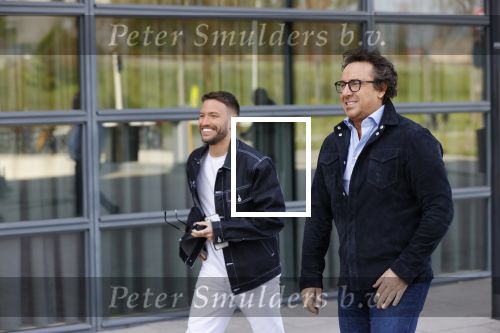 Amsterdam 12 mei 2021
Marco Borsato en Rolf Sanchez arriveren in de porsche Taycan bij Q music