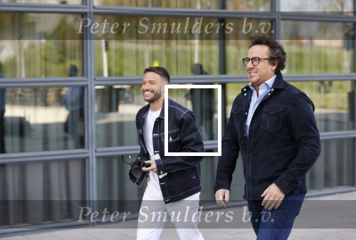 Amsterdam 12 mei 2021
Marco Borsato en Rolf Sanchez arriveren in de porsche Taycan bij Q music