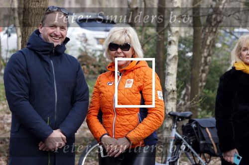 Laren 3 april 2021
Crematie van Bibian Mentel in crmatorium in Laren.
Haar man Edwin Spee en kinderen zijn aanwezig. Margriet Zegers