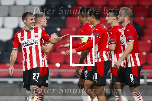 Eindhoven 22-10-2020 Uefa Europaleague PSV-Granada CF. Eindstand 1-2. Doelpunt door Mario Gotze. Felicitaties door het team.