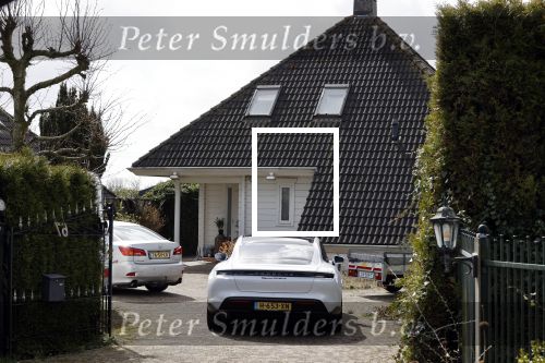 Alkmaar Stompetoren 5 april 2021
Marco en Leontine Borsato rijden met zijn porsche Taycan naar het huis van zijn moeder Mary om pasen te vieren