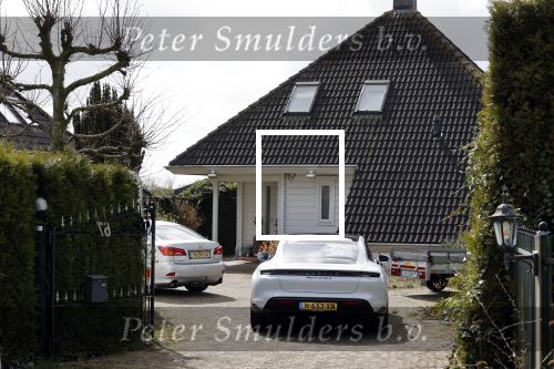 Alkmaar Stompetoren 5 april 2021
Marco en Leontine Borsato rijden met zijn porsche Taycan naar het huis van zijn moeder Mary om pasen te vieren